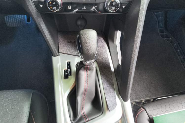 Used Chevrolet Orlando 2018 Redline 530T Automatic Zhaoxiang Edition (5+2 Seating) – China V Standard Gear Lever