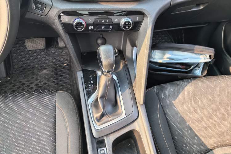Used Chevrolet Orlando 2018 530T Automatic Luxury Edition (5+2 Model) China V Standard Gear Lever