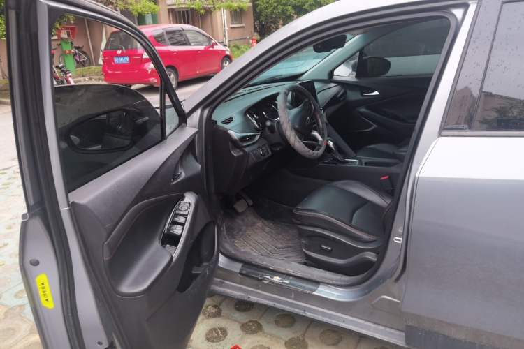 Used Chevrolet Orlando 2018 Redline 530T Automatic Zhaoxiang Edition (5+2 Seating) – China V Standard Interior 3