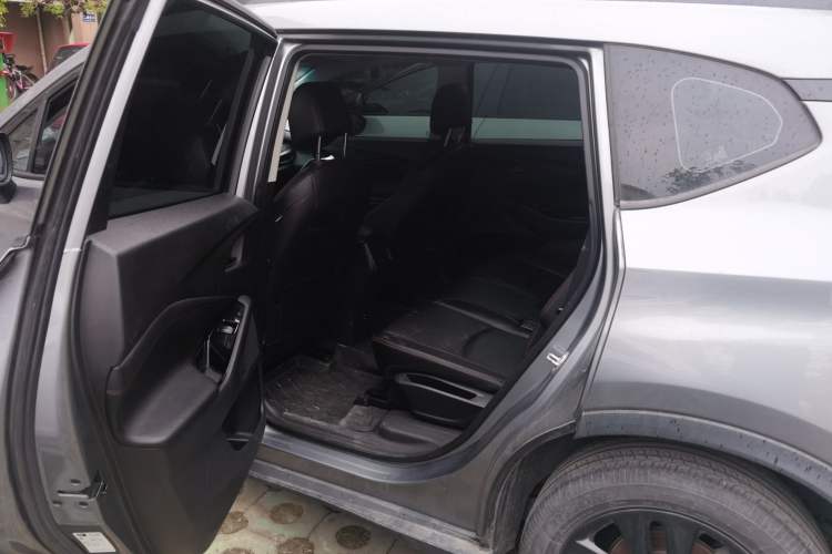 Used Chevrolet Orlando 2018 Redline 530T Automatic Zhaoxiang Edition (5+2 Seating) – China V Standard Interior 4