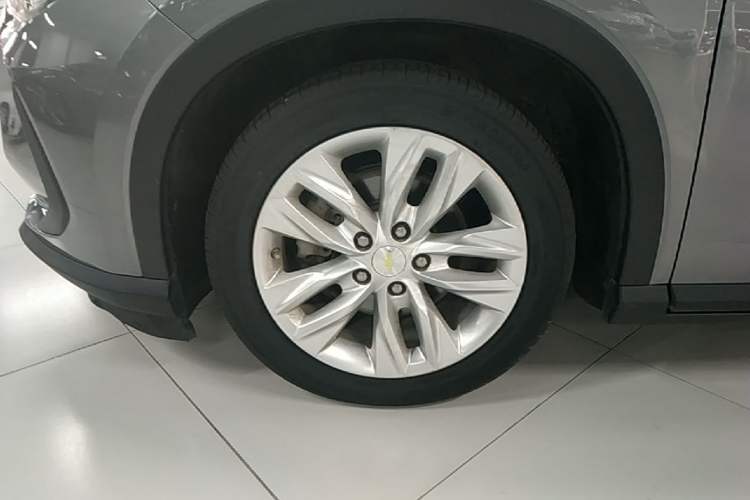 Used Chevrolet Orlando 2018 530T Automatic Luxury Edition (5+2 Model) China V Standard Left Front Wheel Hub