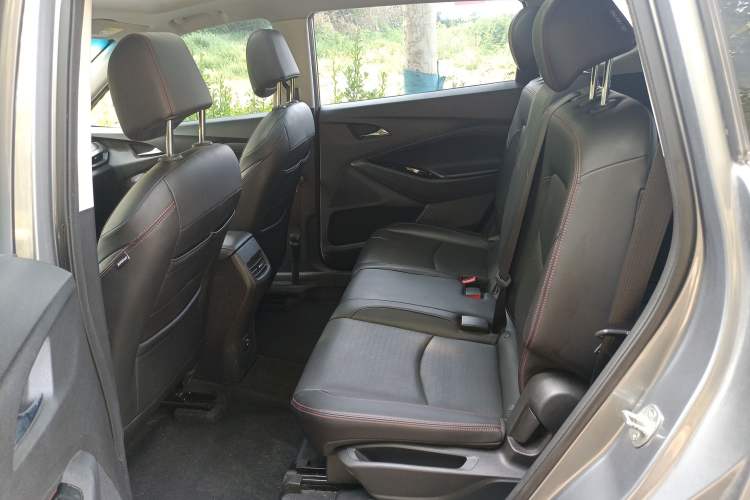 Used Chevrolet Orlando 2018 Redline 530T Automatic Enjoyment Edition (5+2 Model) – China V Standard Left Rear Seat
