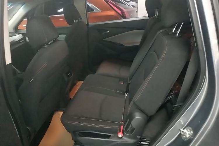 Used Chevrolet Orlando 2018 530T Automatic Luxury Edition (5+2 Model) China V Standard Left Rear Seat