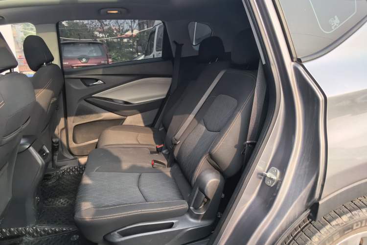 Used Chevrolet Orlando 2018 530T Automatic Luxury Edition (5+2 Model) China V Standard Left Rear Seat