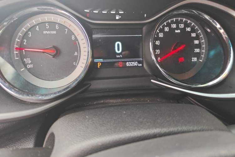 Used Chevrolet Orlando 2018 Redline 530T Automatic Zhaoxiang Edition (5+2 Seating) – China V Standard Odometer Close Up