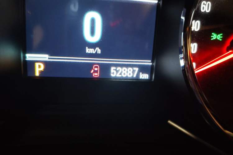 Used Chevrolet Orlando 2018 Redline 530T Automatic Enjoyment Edition (5+2 Model) – China V Standard Odometer Close Up