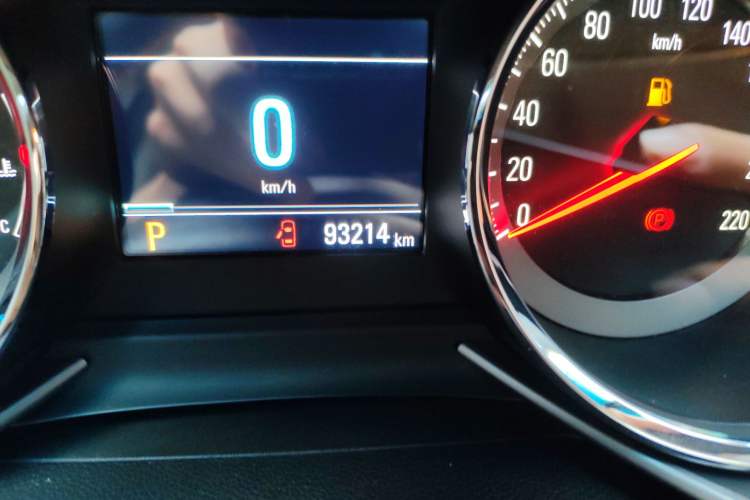 Used Chevrolet Orlando 2018 Redline 530T Automatic Enjoyment Edition (5+2 Model) – China V Standard Odometer Close Up