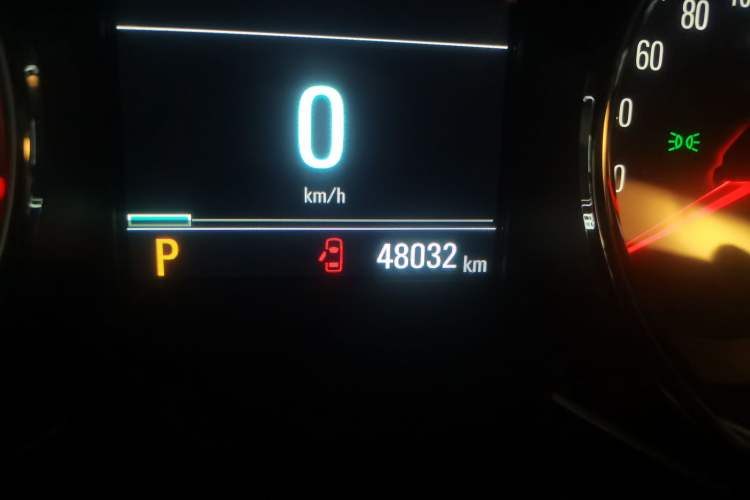 Used Chevrolet Orlando 2018 Redline 530T Automatic Enjoyment Edition (5+2 Model) – China V Standard Odometer Close Up