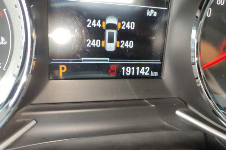 Used Chevrolet Orlando 2018 Redline 530T Automatic Zhaoxiang Edition (5+2 Seating) – China V Standard Odometer Close Up