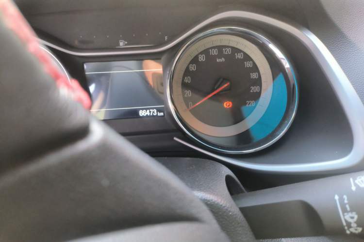 Used Chevrolet Orlando 2018 Redline 530T Automatic Enjoyment Edition (5+2 Model) – China V Standard Odometer Close Up