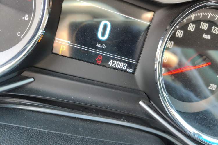 Used Chevrolet Orlando 2018 Redline 530T Automatic Enjoyment Edition (5+2 Model) – China V Standard Odometer Close Up