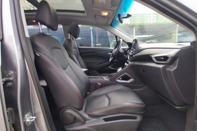 Used Chevrolet Orlando 2018 Redline 530T Automatic Enjoyment Edition (5+2 Model) – China V Standard Right Front Seat