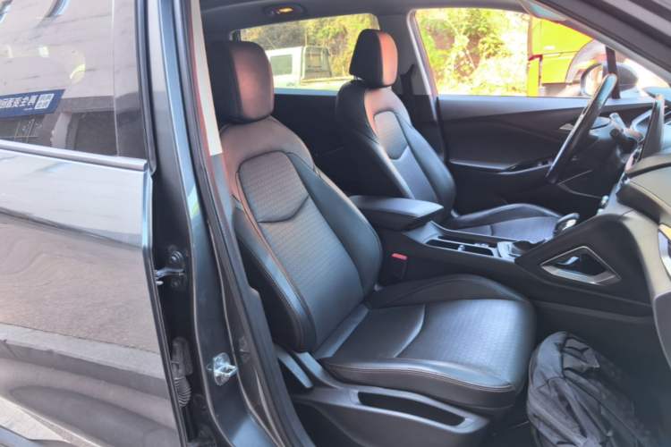 Used Chevrolet Orlando 2018 Redline 530T Automatic Enjoyment Edition (5+2 Model) – China V Standard Right Front Seat