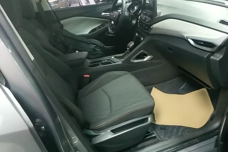 Used Chevrolet Orlando 2018 530T Automatic Luxury Edition (5+2 Model) China V Standard Right Front Seat