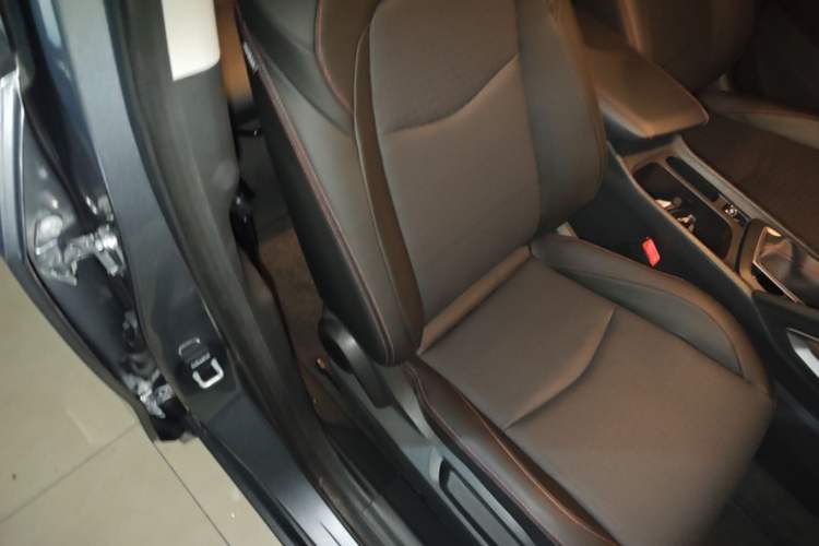 Used Chevrolet Orlando 2018 Redline 530T Automatic Enjoyment Edition (5+2 Model) – China V Standard Right Front Seat