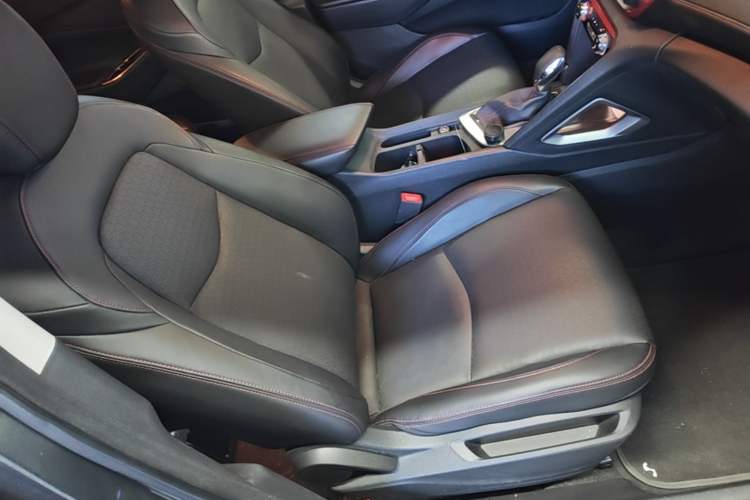 Used Chevrolet Orlando 2018 Redline 530T Automatic Zhaoxiang Edition (5+2 Seating) – China V Standard Right Front Seat