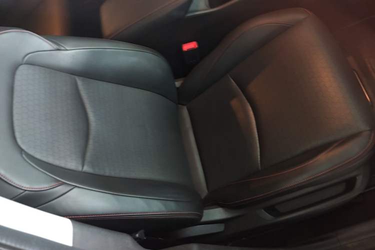 Used Chevrolet Orlando 2018 Redline 530T Automatic Enjoyment Edition (5+2 Model) – China V Standard Right Front Seat