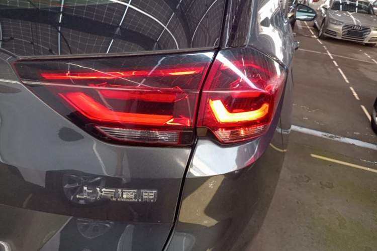 Used Chevrolet Orlando 2018 530T Automatic Luxury Edition (5+2 Model) China V Standard Right Rear Taillight