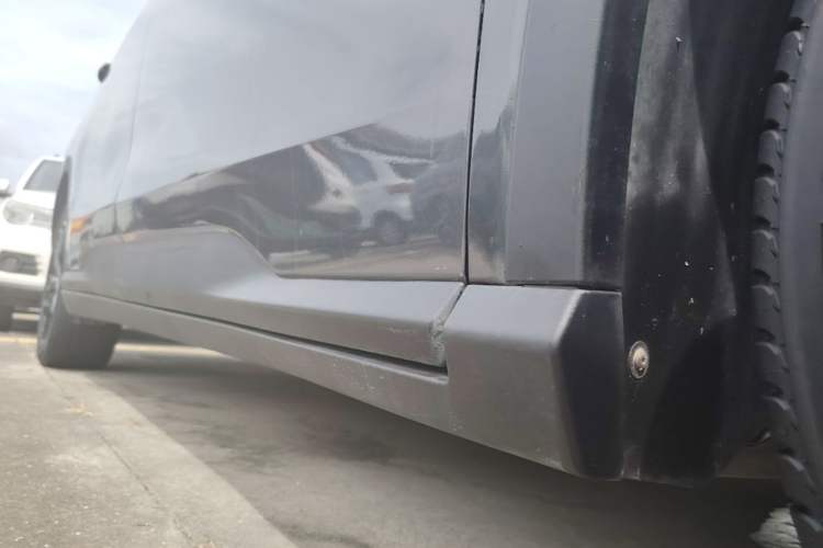 Used Chevrolet Orlando 2018 Redline 530T Automatic Enjoyment Edition (5+2 Model) – China V Standard Right Side Sill
