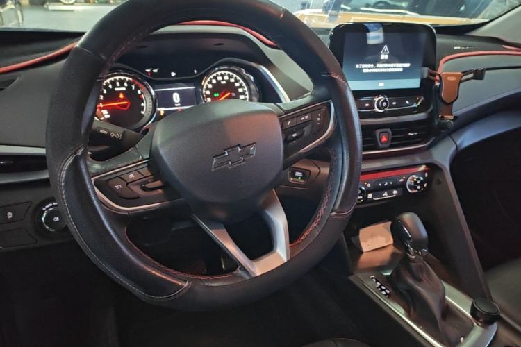Used Chevrolet Orlando 2018 Redline 530T Automatic Zhaoxiang Edition (5+2 Seating) – China V Standard Steering Wheel