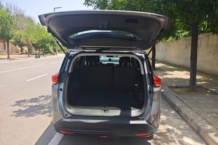 Used Chevrolet Orlando 2018 Redline 530T Automatic Enjoyment Edition (5+2 Model) – China V Standard Trunk