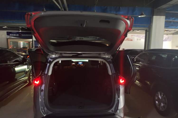 Used Chevrolet Orlando 2018 Redline 530T Automatic Enjoyment Edition (5+2 Model) – China V Standard Trunk