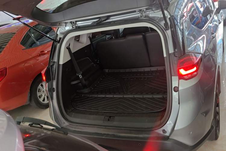 Used Chevrolet Orlando 2018 Redline 530T Automatic Enjoyment Edition (5+2 Model) – China V Standard Trunk