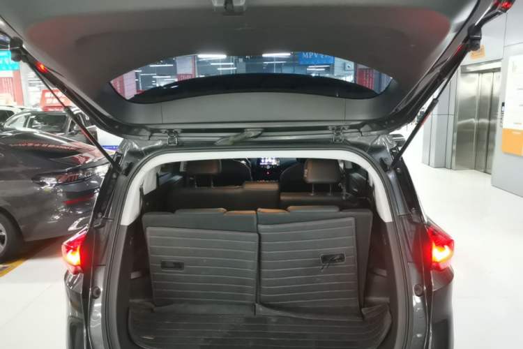 Used Chevrolet Orlando 2018 Redline 530T Automatic Zhaoxiang Edition (5+2 Seating) – China V Standard Trunk
