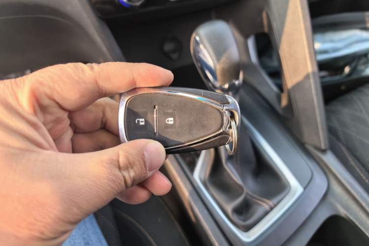 Used Chevrolet Orlando 2018 530T Automatic Luxury Edition (5+2 Model) China V Standard Vehicle Key
