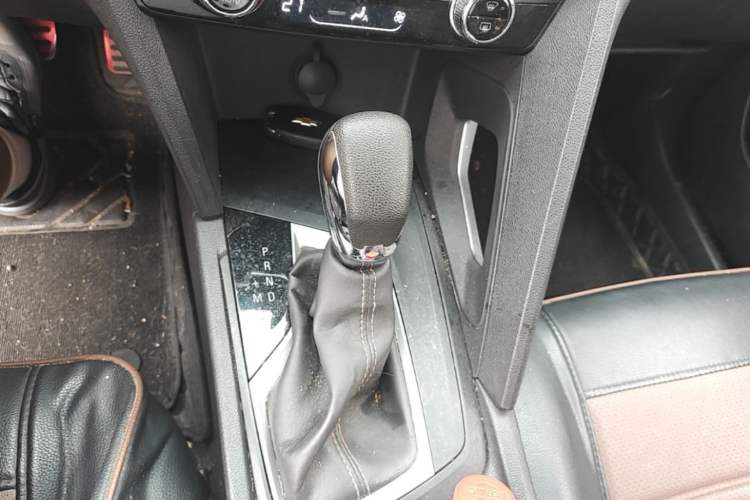 Used Chevrolet Orlando 2018 530T Automatic Luxury Edition (5+2 Model) China V Standard Gear Lever