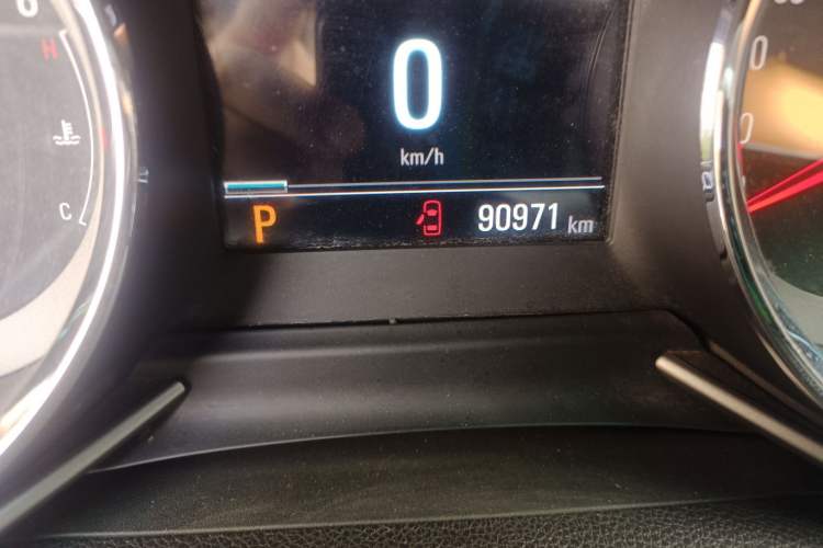 Used Chevrolet Orlando 2018 Redline 530T Automatic Enjoyment Edition (5+2 Model) – China V Standard Odometer Close Up