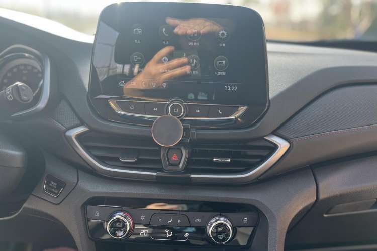 Used Chevrolet Orlando 2018 Redline 530T Automatic Enjoyment Edition (5+2 Model) – China V Standard Audio And AC Panel