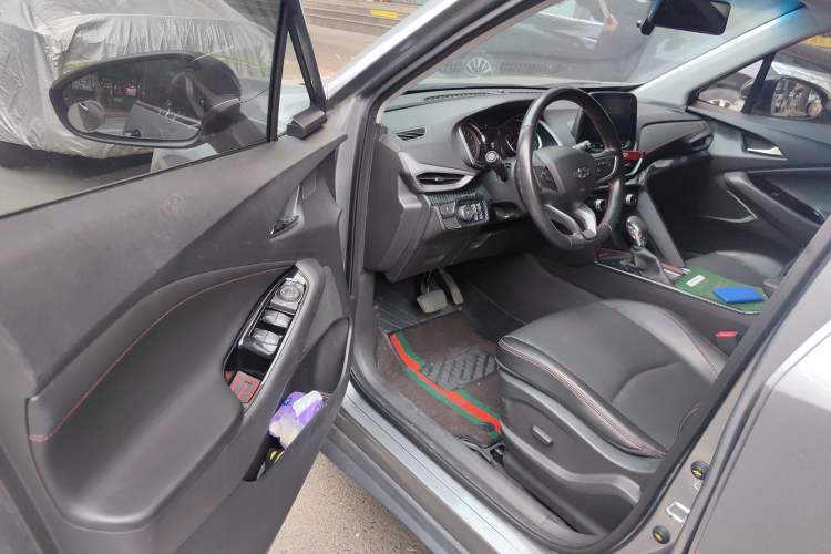 Used Chevrolet Orlando 2018 Redline 530T Automatic Enjoyment Edition (5+2 Model) – China V Standard Driver Seat