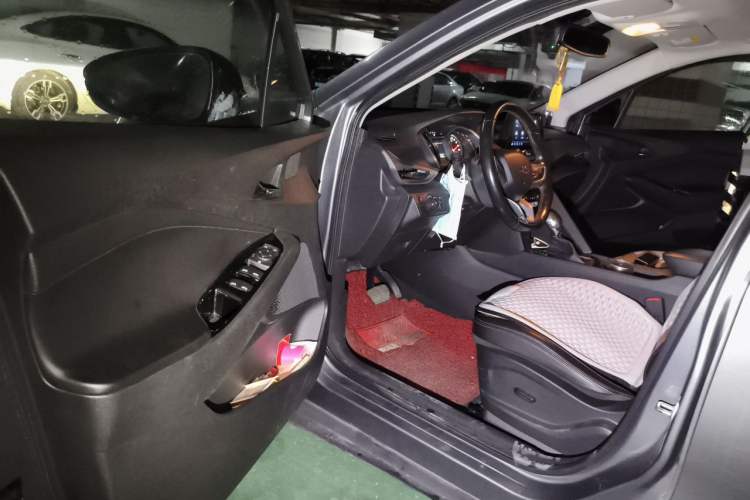Used Chevrolet Orlando 2018 Redline 530T Automatic Zhaoxiang Edition (5+2 Seating) – China V Standard Driver Seat