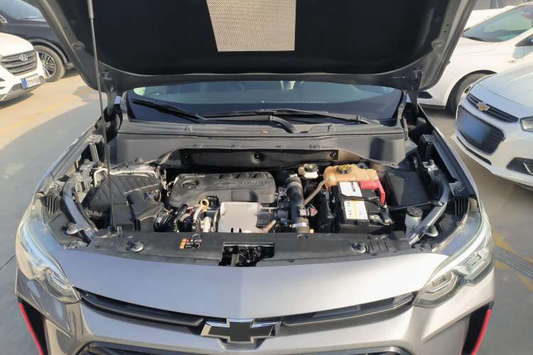 Used Chevrolet Orlando 2018 Redline 530T Automatic Enjoyment Edition (5+2 Model) – China V Standard Engine Bay