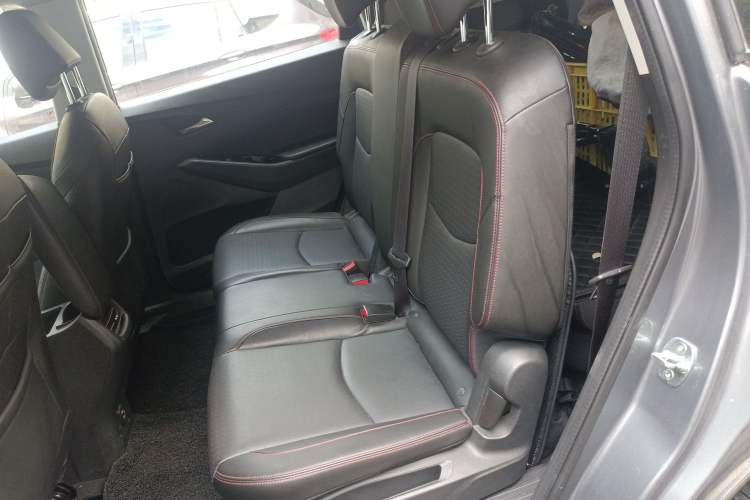 Used Chevrolet Orlando 2018 Redline 530T Automatic Zhaoxiang Edition (5+2 Seating) – China V Standard Interior 4