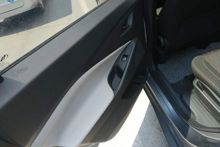 Used Chevrolet Orlando 2018 530T Automatic Luxury Edition (5+2 Model) China V Standard Left Rear Door Interior