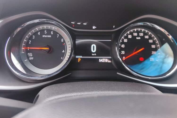 Used Chevrolet Orlando 2018 Redline 530T Automatic Enjoyment Edition (5+2 Model) – China V Standard Odometer Close Up
