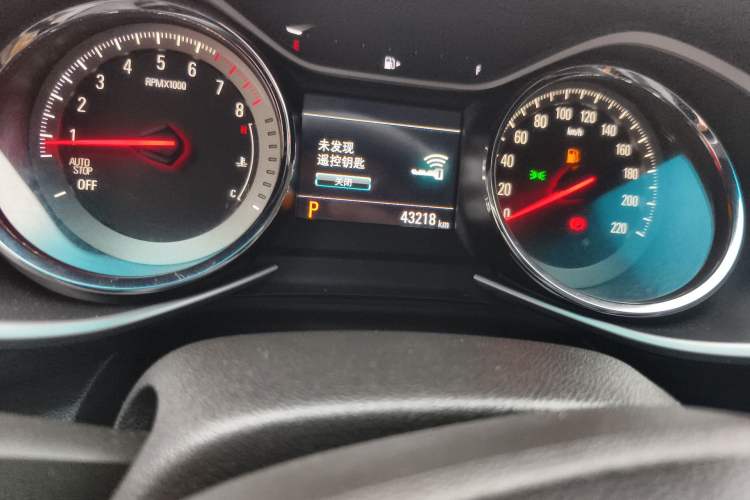 Used Chevrolet Orlando 2018 Redline 530T Automatic Zhaoxiang Edition (5+2 Seating) – China V Standard Odometer Close Up