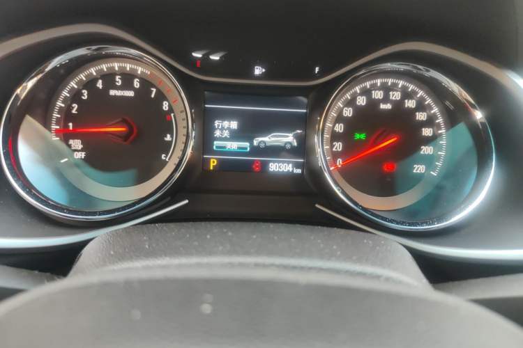 Used Chevrolet Orlando 2018 Redline 530T Automatic Enjoyment Edition (5+2 Model) – China V Standard Odometer Close Up