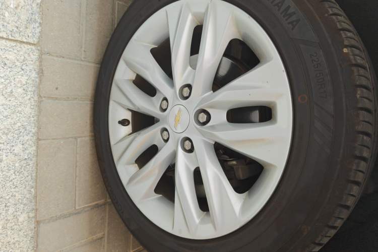 Used Chevrolet Orlando 2018 530T Automatic Luxury Edition (5+2 Model) China V Standard Right Front Wheel Hub