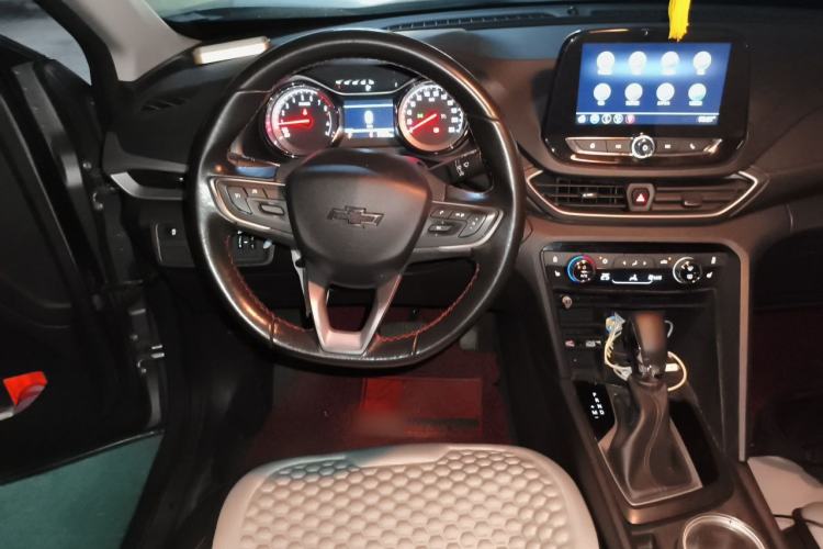 Used Chevrolet Orlando 2018 Redline 530T Automatic Zhaoxiang Edition (5+2 Seating) – China V Standard Steering Wheel