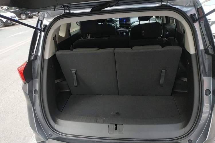 Used Chevrolet Orlando 2018 530T Automatic Luxury Edition (5+2 Model) China V Standard Trunk