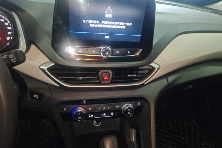 Used Chevrolet Orlando 2018 530T Automatic Luxury Edition (5+2 Model) China V Standard Audio And AC Panel