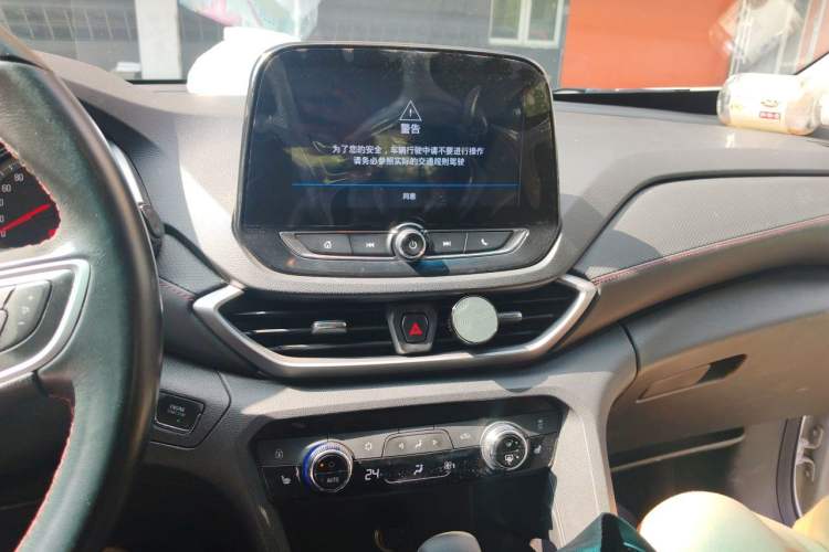 Used Chevrolet Orlando 2018 Redline 530T Automatic Zhaoxiang Edition (5+2 Seating) – China V Standard Audio And AC Panel
