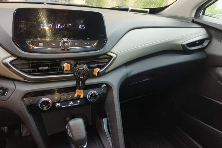 Used Chevrolet Orlando 2018 530T Automatic Luxury Edition (5+2 Model) China V Standard Audio And AC Panel