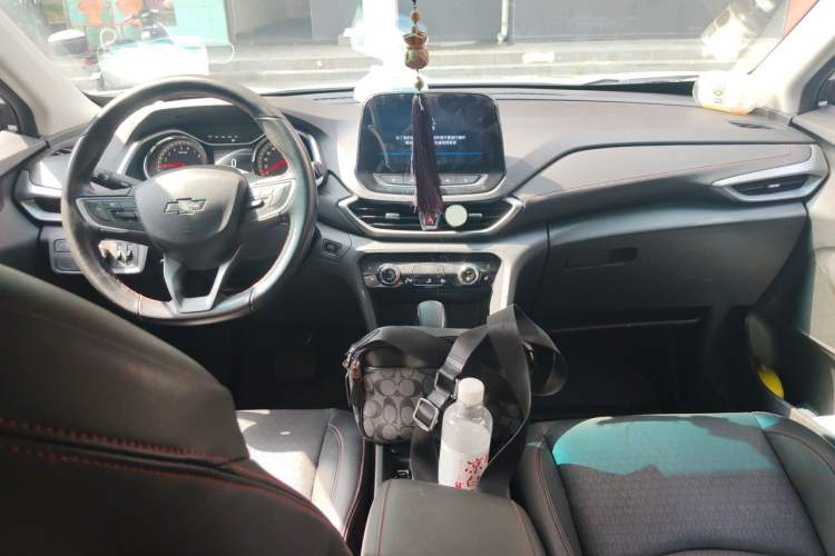 Used Chevrolet Orlando 2018 Redline 530T Automatic Zhaoxiang Edition (5+2 Seating) – China V Standard Center Console