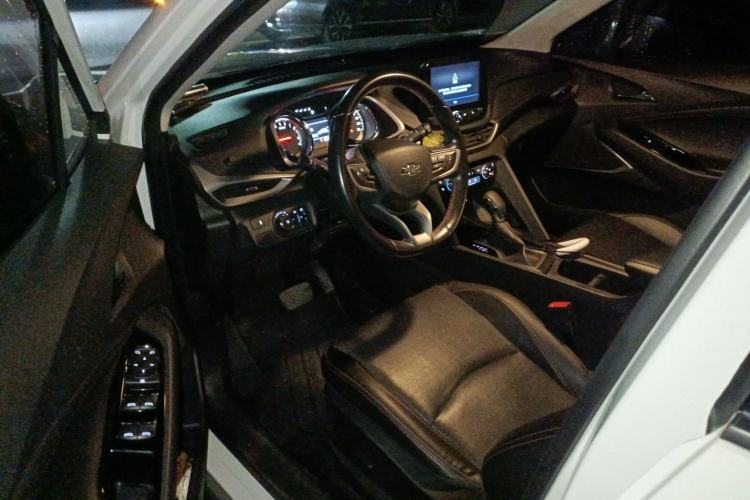 Used Chevrolet Orlando 2018 Redline 530T Automatic Zhaoxiang Edition (5+2 Seating) – China V Standard Driver Seat