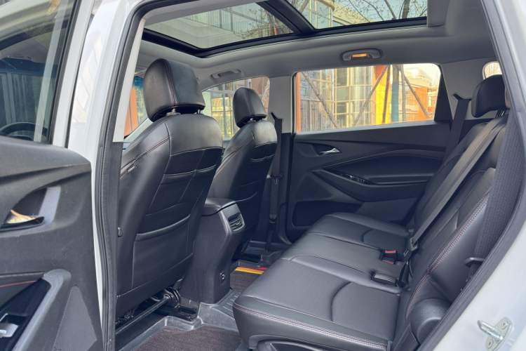 Used Chevrolet Orlando 2018 Redline 530T Automatic Zhaoxiang Edition (5+2 Seating) – China V Standard Interior 4