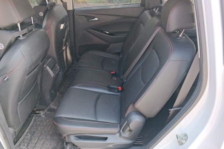 Used Chevrolet Orlando 2018 Redline 530T Automatic Enjoyment Edition (5+2 Model) – China V Standard Left Rear Seat